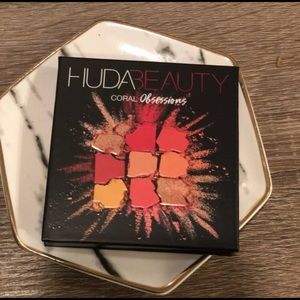 HUDA BEAUTY Coral Obsessions